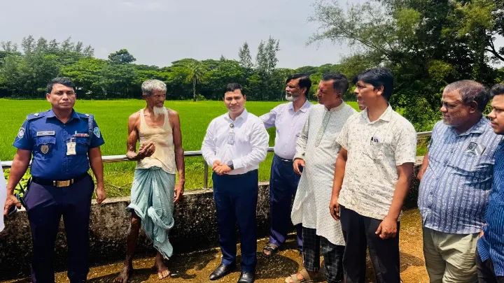হাতিয়াতে ধান খেতে কীটনাশক স্প্রের বিষাক্ত বাষ্পে শ্রেণিকক্ষে অসুস্থ ১৬ শিক্ষার্থী