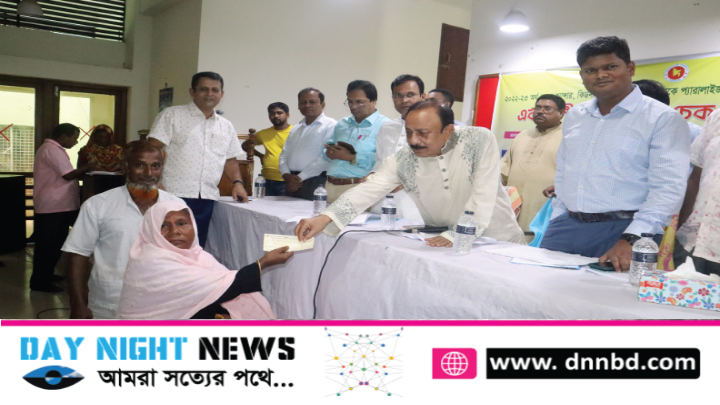 ফুলবাড়ীতে বিভিন্ন রোগীর মাঝে ২৬ লাখ টাকার চেক বিতরণ