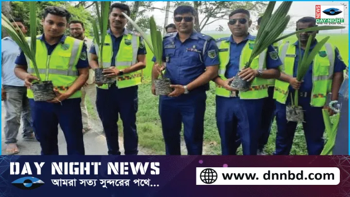 বজ্রপাত প্রতিরোধ ও পরিবেশ রক্ষায় তাল গাছ রোপণ করলো ঝিনাইদহ হাইওয়ে পুলিশ