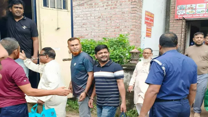 ঝিনাইদহে আওয়ামী স্বেচ্ছাসেবক লীগের তিন নেতা কারগারে