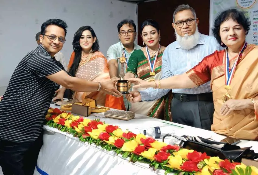 শেরে বাংলা আইকনিক অ‍্যাওয়ার্ডে ভূষিত হলেন বাবু