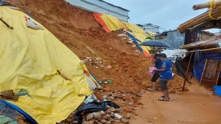 রোহিঙ্গা ক্যম্পে পাহাড় ধসে নিহত ৬ আহত আরও ২