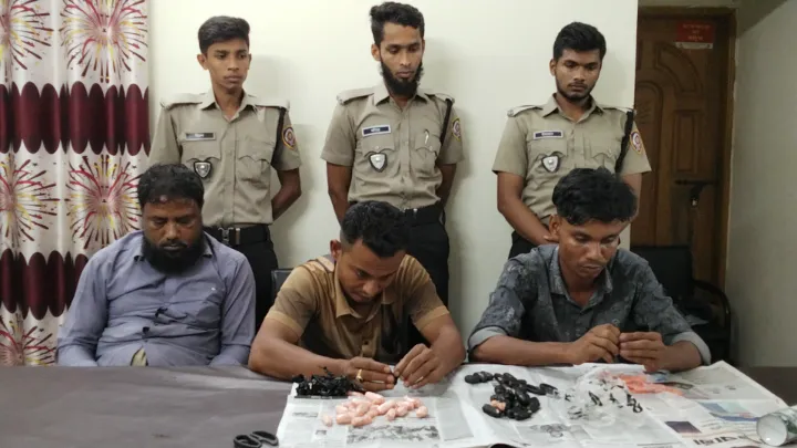 লক্ষ্মীপুরে ৫ হাজার ৫ শত ইয়াবাসহ তিন মাদক কারবারি আটক 