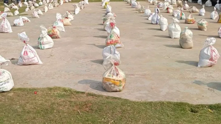 শীর্ষ সংবাদের উদ্যোগে দেড় হাজার পরিবারের  মাঝে ঈদ উপহার