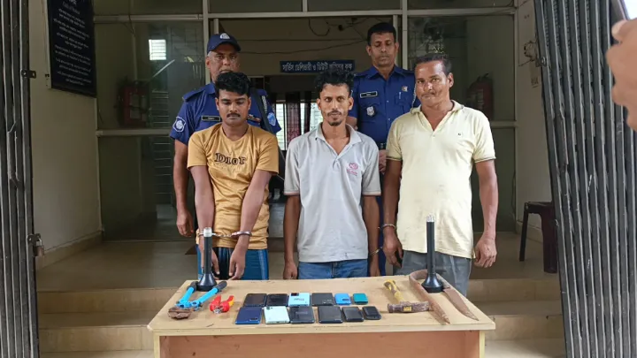 কমলনগরে সর্দারসহ ৩ ডাকাত গ্রেপ্তার
