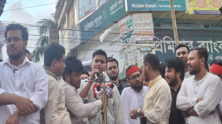 বিএনপি সরকার মানুষের হাতে বিদ্যুতের বদলে,  হারিকেন-মোমবাতি তুলে দিয়েছে,  হাসনাত আব্দুল্লাহ