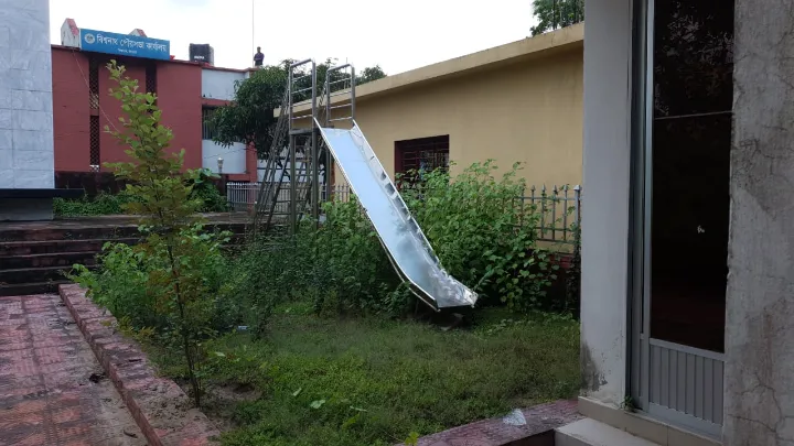 ঝোঁপঝাড়ে ঢাকা অভিভাবকহীন বিশ্বনাথের মুক্তিযুদ্ধ স্মৃতিসৌধ
