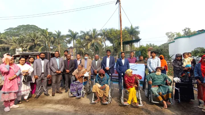 ঝিনাইদহে আন্তর্জাতিক প্রতিবন্ধী দিবসে বর্ণাঢ্য শোভাযাত্রা ও হুইলচেয়ার বিতরণ