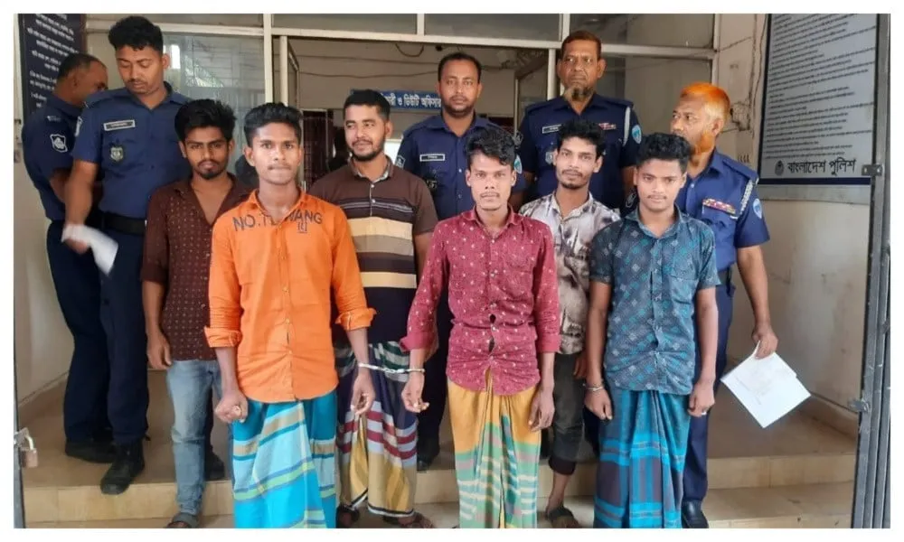নিষেধাজ্ঞা অমান্য করে মেঘনা নদীতে মাছ শিকারের  অপরাধে  আটক ৫