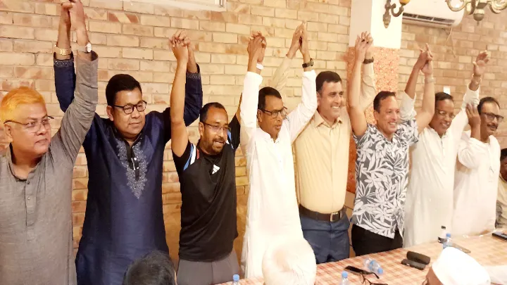ঝিনাইদহ জেলা বিএনপির  একই মঞ্চে ৩ আসনের ৫ প্রার্থী ঝিনাইদহ জেলা বিএনপির  একই মঞ্চে ৩ আসনের ৫ প্রার্থী