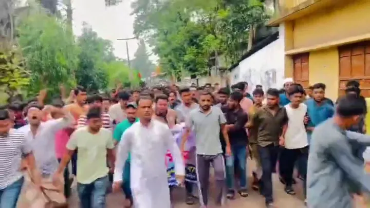 নোয়াখালীতে নিষিদ্ধ ছাত্রলীগের মিছিল, আটক ২৪