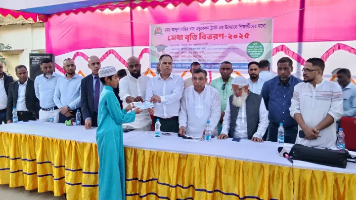 বিশ্বনাথে ‘আব্দুল বাছির খান এডুকেশন ট্রাস্ট’'র বৃত্তি প্রদান