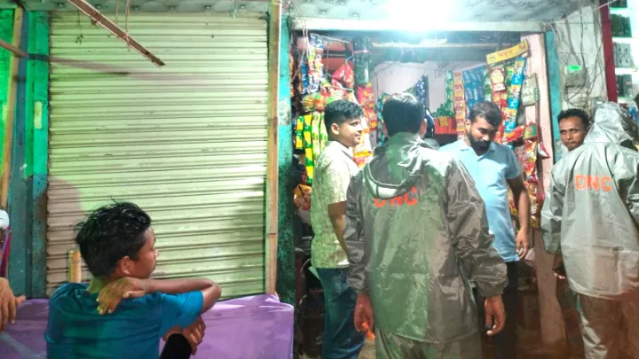 চা দোকানের আড়ালে গাঁজা বিক্রি, দোকানি গ্রেপ্তার