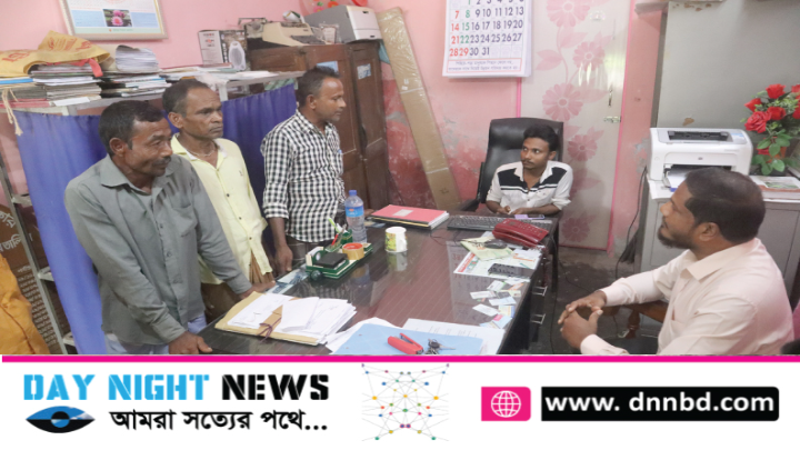 সমবায় অফিসে নেই আসন ব্যবস্থা সরকারি সেবা নিতে থাকতে হয় দাঁড়িয়ে