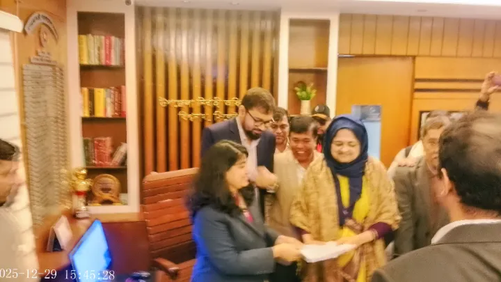 সিলেট - ২ আসনে ইলিয়াসপত্নী লুনা' ছেলে অর্ণবের  মনোনয়ন পত্র দাখিল