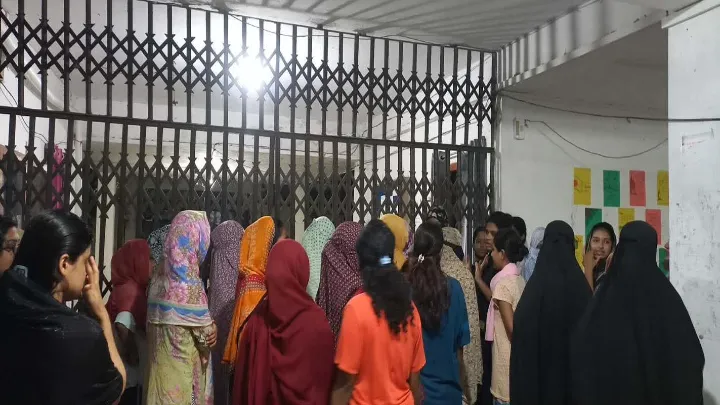 নোবিপ্রবিতে হলের দেয়ালে আপত্তিকর চিত্র
