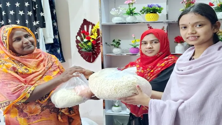 রমজানে অসহায়দের পাশে ফুলবাড়ী যুব উদ্যোক্তা পরিবার