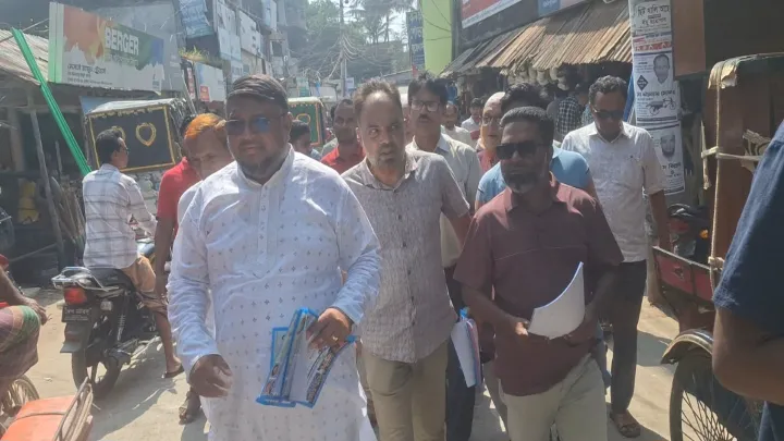 তারেক রহমানের ৩১ দফা বাস্তবায়নের লক্ষ্যে জয়পুরহাটে লিফলেট বিতরণ 