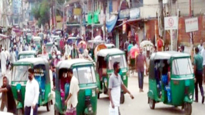 সিলেটে চলছে যানবাহন  হরতাল মানতে নারাজ সাধারণ মানুষ