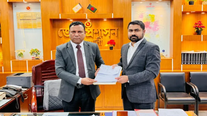 নোয়াখালী-৬ আসনে স্বতন্ত্র প্রার্থী হিসেবে মনোনয়নপত্র জমা দিলেন বিএনপি নেতা 