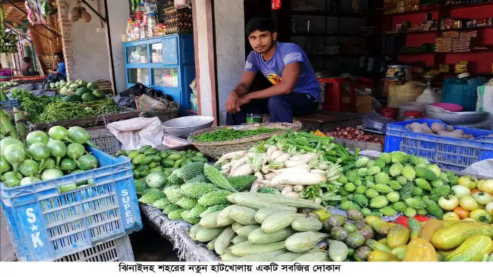 বাজারের আগুনে পুড়ছে ক্রেতারা