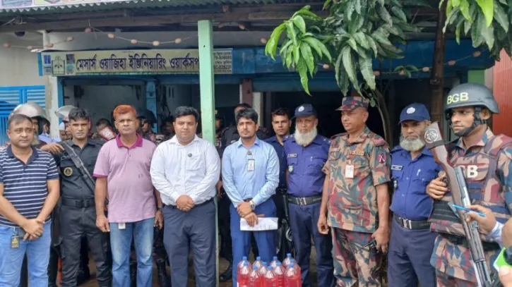 নারায়ণগঞ্জের সিদ্ধিরগঞ্জে অনুমতিহীন জ্বালানি তেলের দোকানে অভিযান
