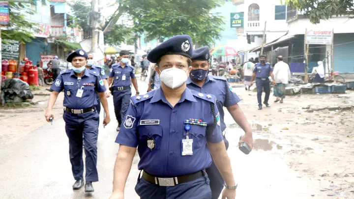 সরকার ঘোষিত কঠোর লকডাউনে ঝিনাইদহ জেলা পুলিশের অভিযান