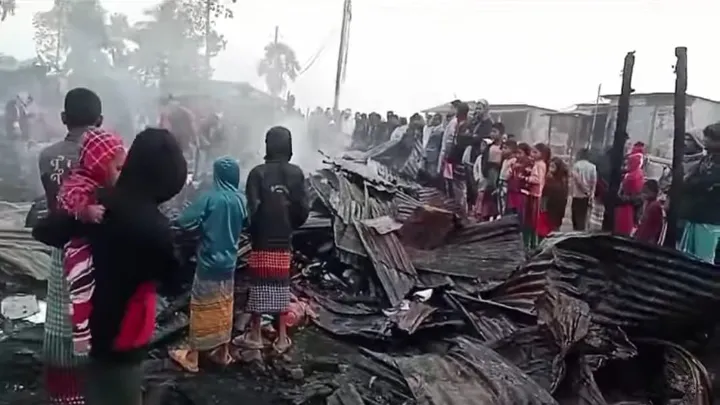 শর্টসার্কিটের,  আগুনে পুড়ে ছাই,  ১১ দোকান