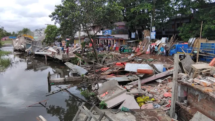 নোয়াখালীতে শতাধিক অবৈধ স্থাপনা উচ্ছেদ