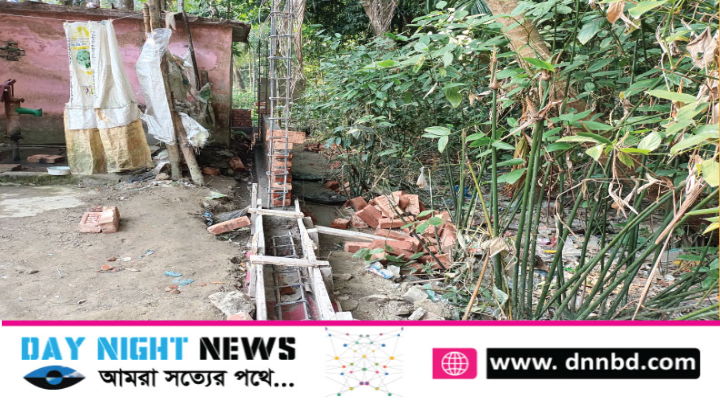 লক্ষ্মীপুরে সরকারি রাস্তা দখর করে ভবন নির্মাণ, দূ্র্ভোগ হাজারও মানুষের