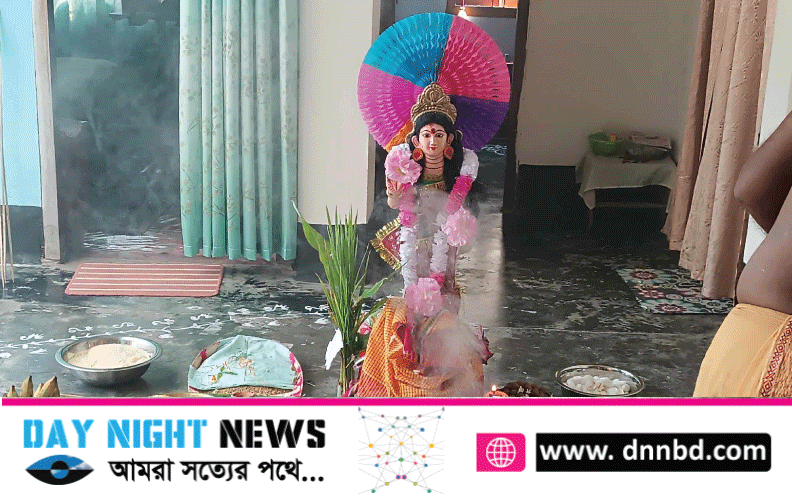 ফুলবাড়ীতে ধনসম্পদের দেবী লক্ষ্মীর পূজা অনুষ্ঠিত