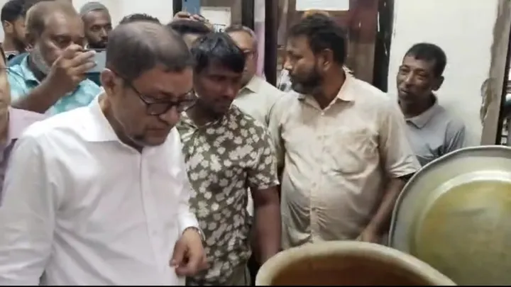 নোয়াখালী জেনারেল হাসপাতালে হঠাৎ স্বাস্থ্যমন্ত্রী, তত্ত্বাবধায়ক ক্লোজড
