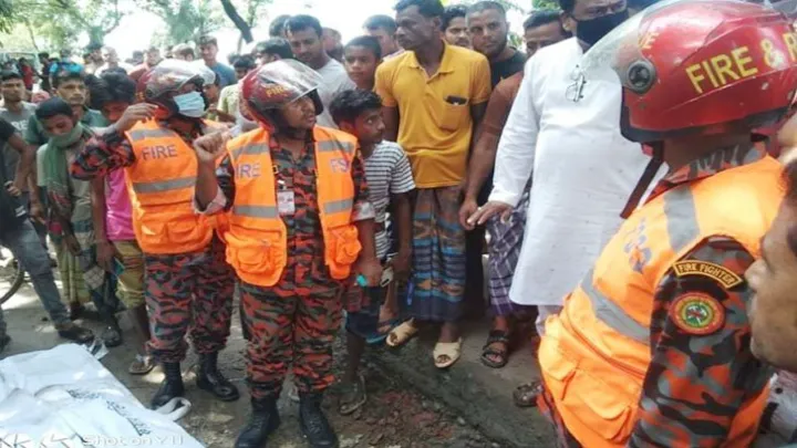 ঝিনাইদহে বাসের ধাক্কায় ২ জন নিহত