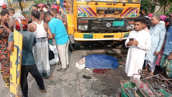 নোয়াখালী ট্রাক চাপায় নিহত ৬, থানায় মামলা