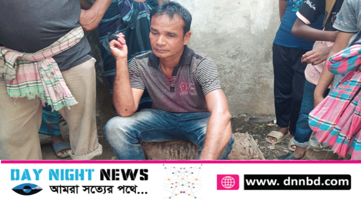 ঝিনাইদহে কলেজ শিক্ষার্থীকে কপালে সিঁদুর দিতে জনতার হাতে ধরা