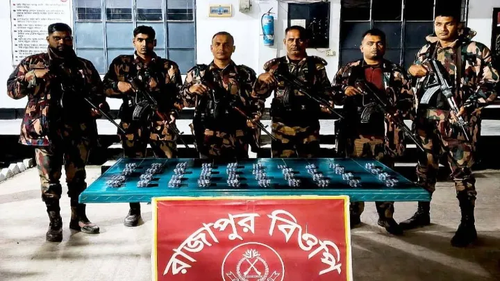 ঝিনাইদহে বিজিবির পৃথক অভিযানে ১,৪১০ পিচ ভায়াগ্রা উদ্ধার