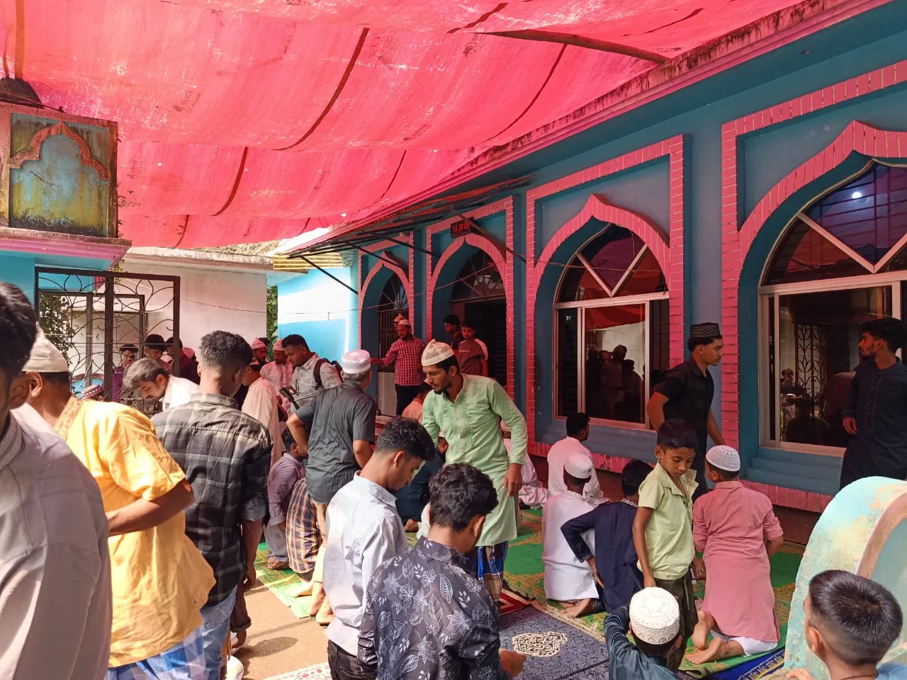সৌদির সঙ্গে মিল রেখে নোয়াখালীর তিন গ্রামে ঈদুল আযহা উদযাপন