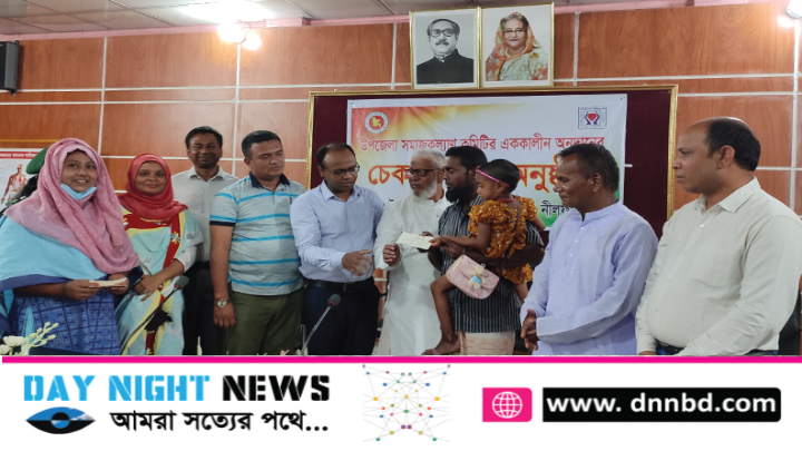 ডিমলায় মেধাবী শিক্ষার্থী ও রোগীদের মাঝে চেক বিতরণ