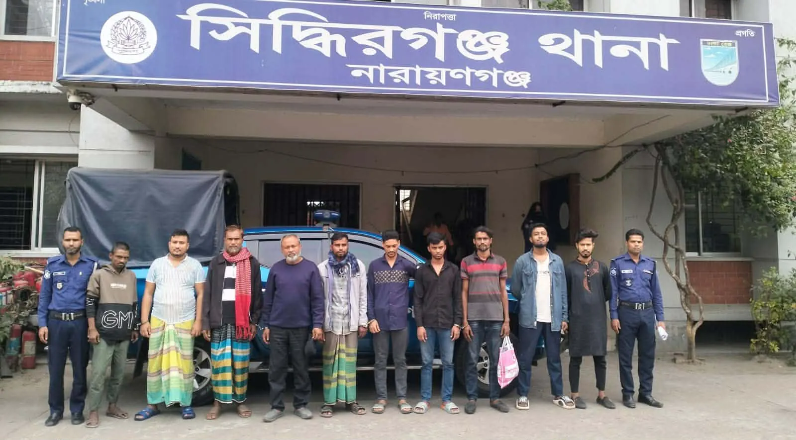 সিদ্দিরগঞ্জ থানার বিশেষ অভিযানে ১০ জন গ্রেফতার