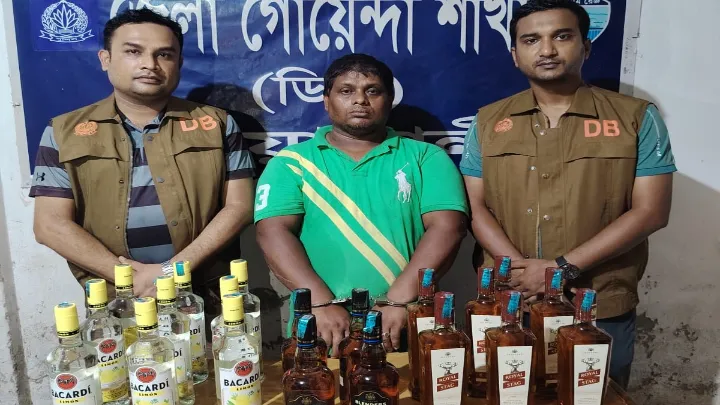 দারোয়ানের কক্ষে বিদেশি মদের আস্তানা, আটক ১