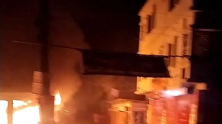 নোয়াখালীতে শর্ট সার্কিটের আগুনে পুড়লো ৯ দোকান