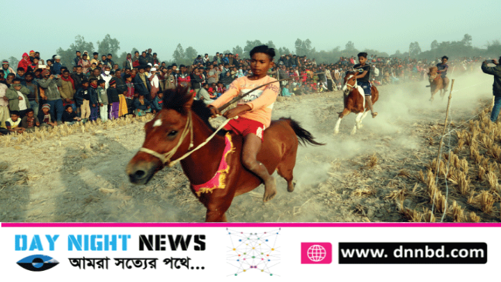 ফুলবাড়ীতে ঘোড় দৌড় দেখতে প্রায় ১০ হাজারো মানুষের ভিড়