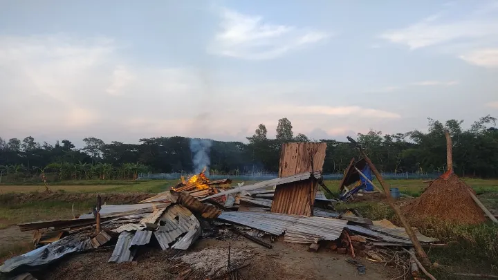 নোয়াখালীতে বর্গাচাষীর ঘরে হামলা-ভাঙচুর ও অগ্নিসংযোগের অভিযোগ