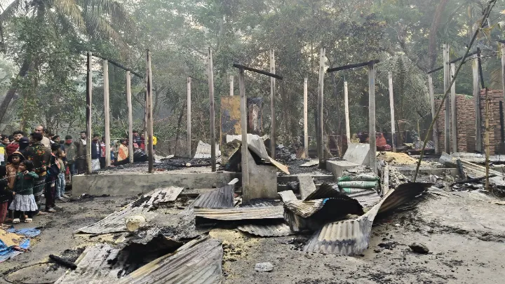 লক্ষ্মীপুরে আগুনে দগ্ধ স্মৃতির চিকিৎসাধীন অবস্থায় মৃত্যু