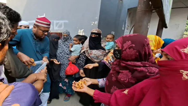 লক্ষ্মীপুর,  সদর হাসপাতালে,  চিকিৎসক নিয়োগসহ,  ৫ দাবিতে জিলাপি,  বিতরণ