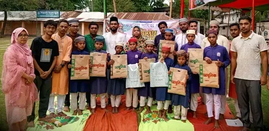 রাঙ্গুনিয়া সাহিত্য পরিষদ এর উদ্যেগে এতিম ছাত্রদের মাঝে ঈদের পোশাক বিতরণ