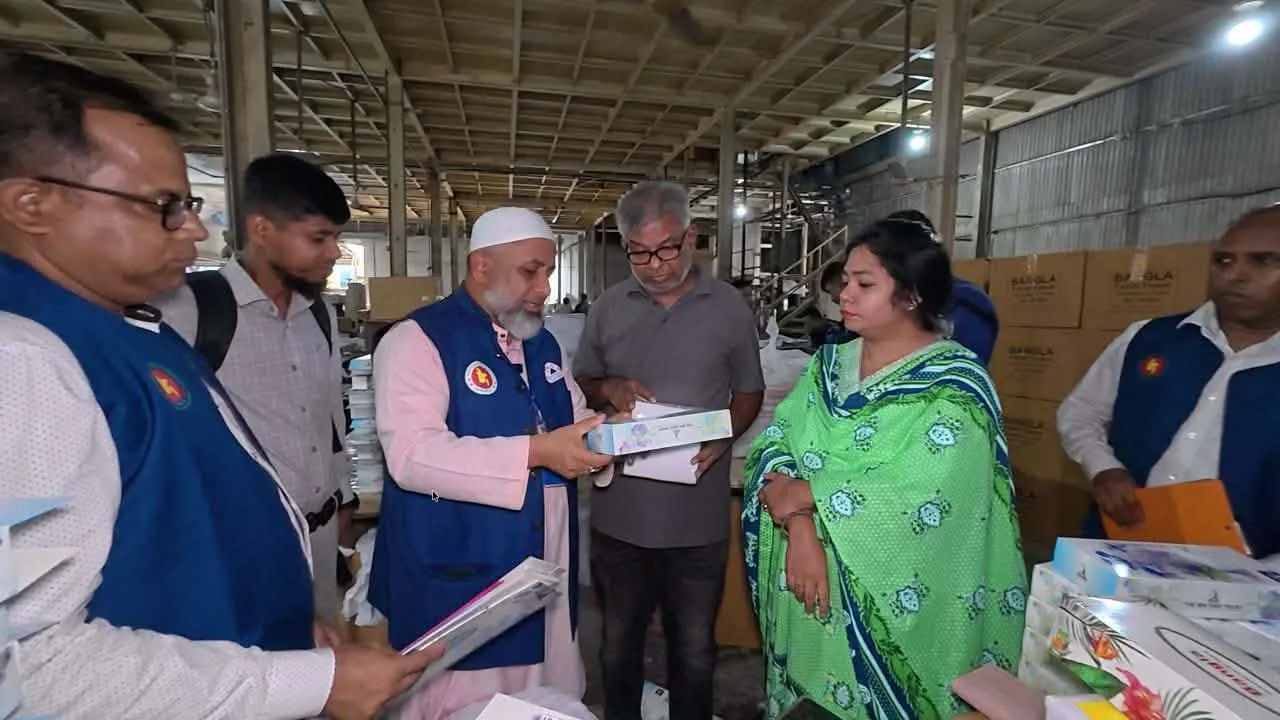 নারায়ণগঞ্জের রূপগঞ্জে মোবাইল কোর্ট  ২ প্রতিষ্ঠানকে ৬ লক্ষ টাকা জরিমানা