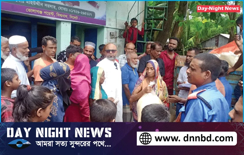 বিশ্বনাথে খাজাঞ্চি ইউনিয়নে বন্যার্তদের মাঝে চাল বিতরণ