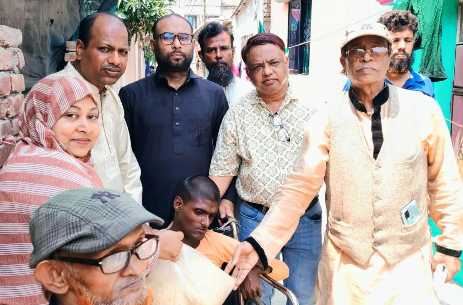 সিদ্দিরগঞ্জে সরকারি চাল বিতরণ করলেন আঁধারে আলো প্রতিবন্ধী কল্যাণ সংস্থা