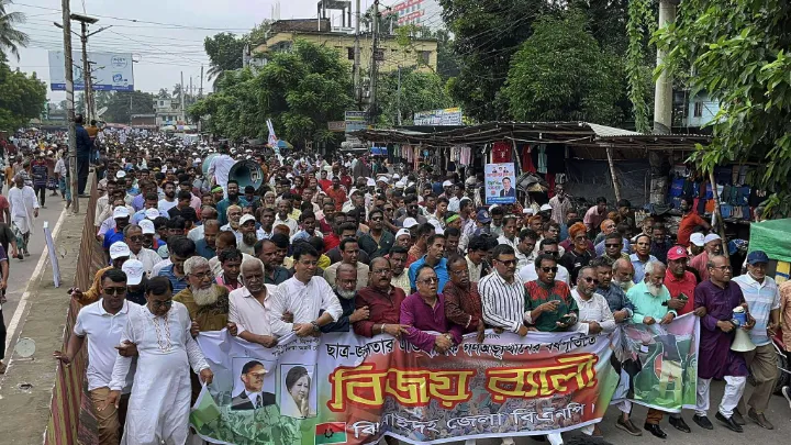 ঝিনাইদহে জুলাই গণঅভ্যুত্থানের বিজয় র‌্যালিতে জনতার ঢল
